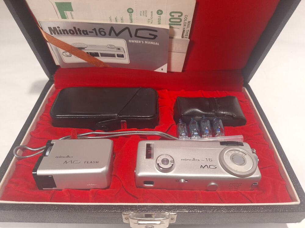 Minolta 16 MG Subminiature Camera Kit Flash Case Film 1960s Japan - Near Mint!